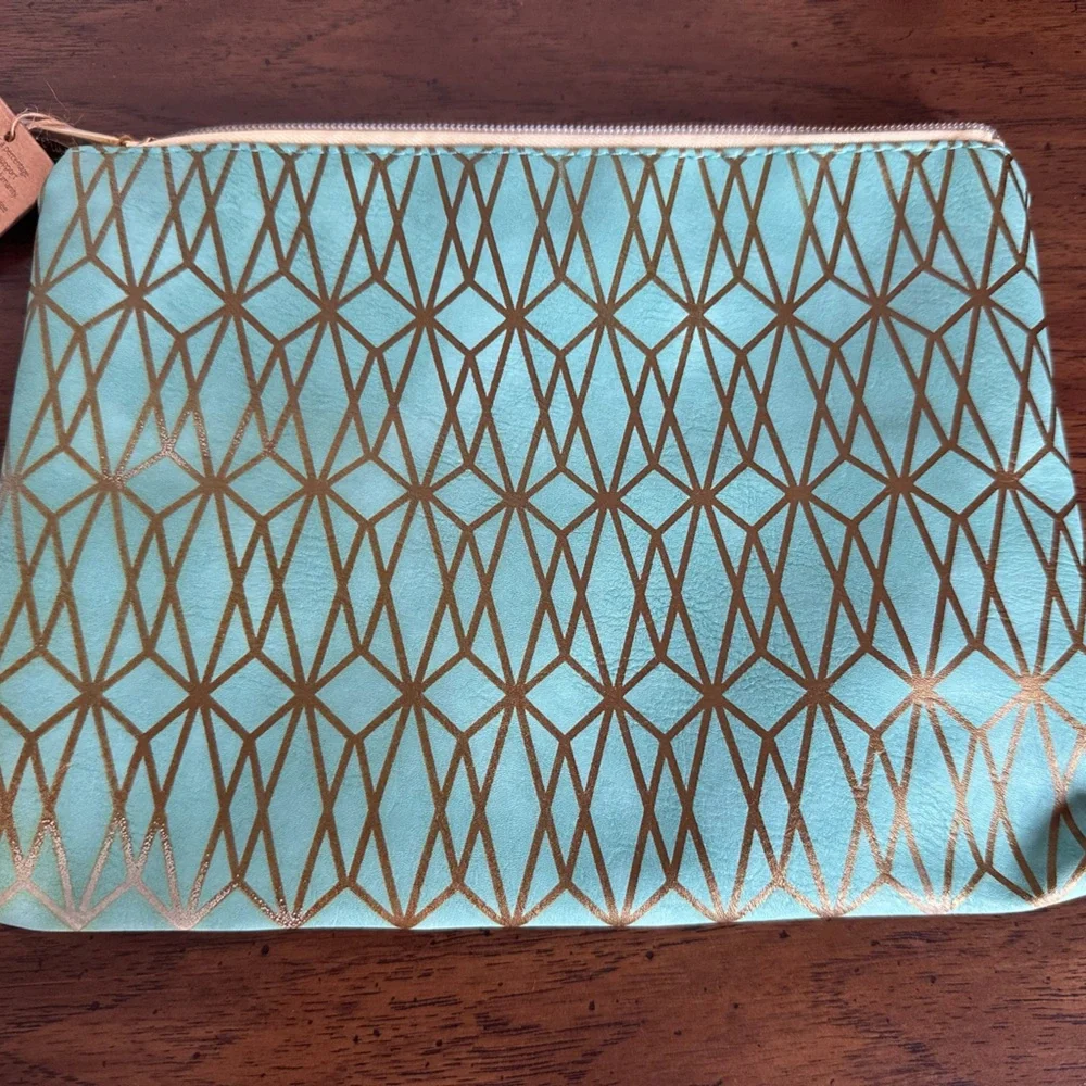🔥 4 for $20!! New cosmetic travel bag!